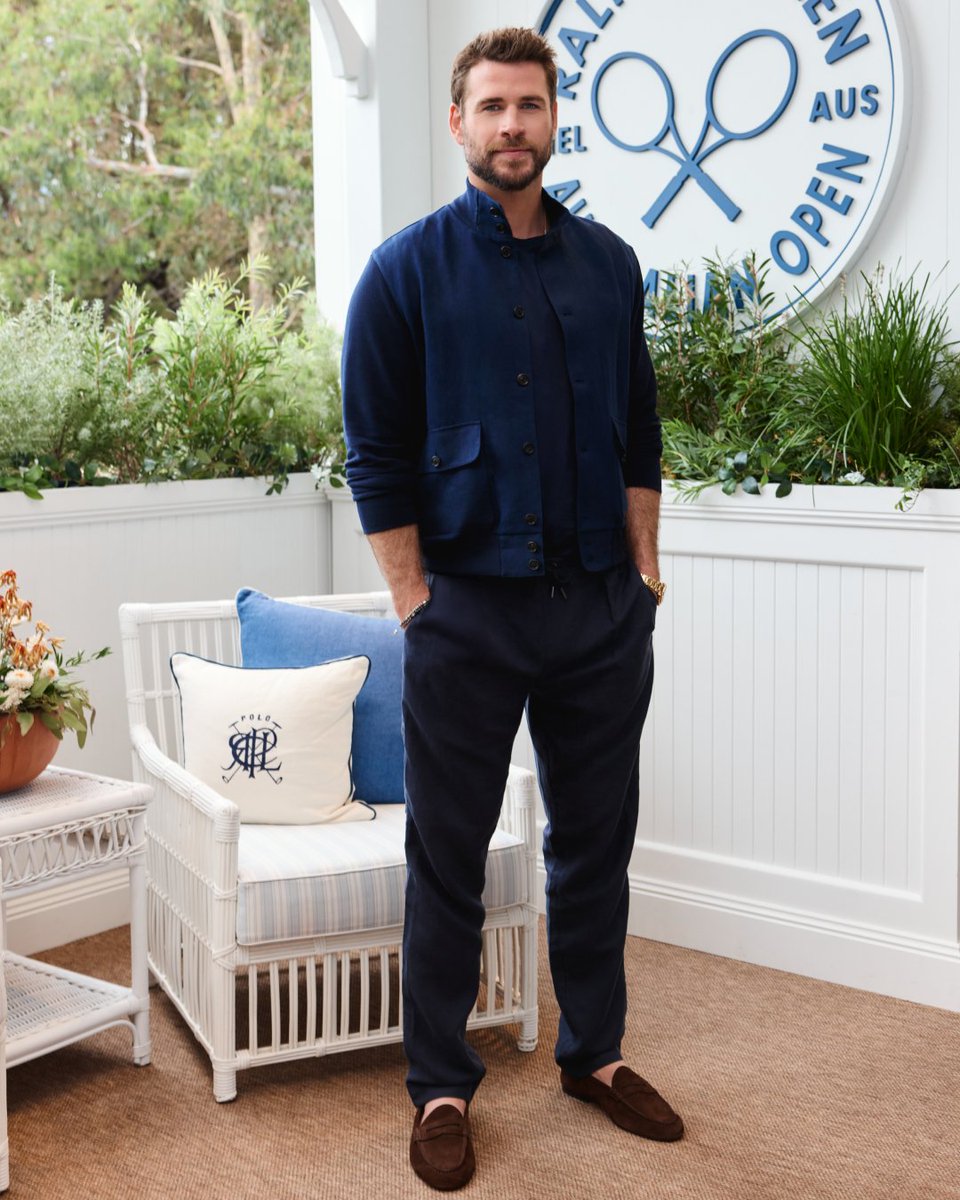 RalphLauren's tweet image. Refined tailoring and effortless sophistication define signature courtside style.

At the #AustralianOpen, @LiamHemsworth and #GabriellaBrooks are seen in timeless Ralph Lauren looks.

#RLPurpleLabel #RLCollection