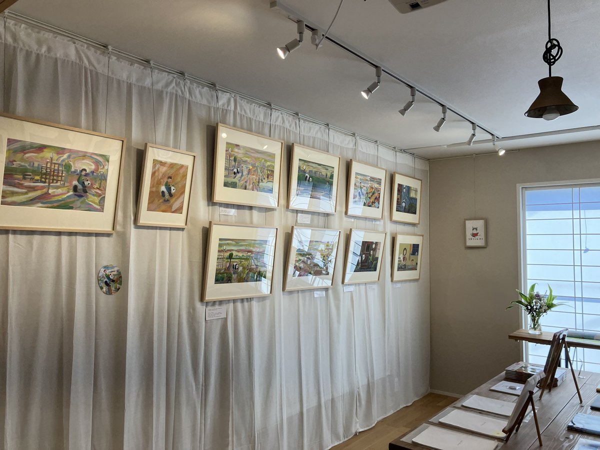新河岸駅近くのかわいい絵本屋《コネコノヒタイ》さんにお邪魔しました🐾
絵本専門士同期のにしだのぶまささん作の絵本『いっしょにかえっていい？』の原画展開催中でした❣️
素敵な店主さんと温かな空間に癒された休日でした✨
