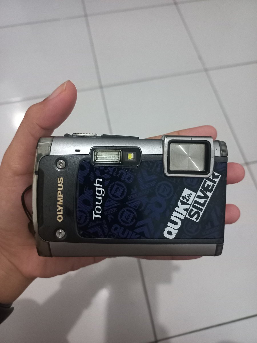 ratupauss's tweet photo. @undipmfs2 Olympus Tough TG 610 Colabs with Quicksilver

💸1,2jt negotiable 
📍 Semarang 
📷 Kondisi 9/10, inc kamera, memory, baterai ori, charge sony K dan strap https://t.co/NJVjenI9UB