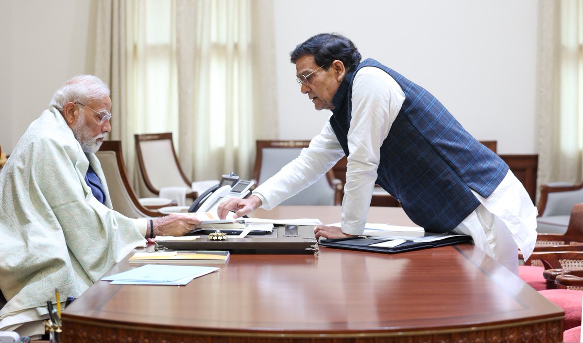 aksharmaBharat's tweet photo. हमारे अभिभावक, हमारे मार्गदर्शक, हमारे पूज्य और विश्व के विख्यात नेता तथा भारत के यशस्वी प्रधानमंत्री, परम आदरणीय श्री नरेंद्र मोदी जी से आज मिलकर उनका स्नेहिल आशीर्वाद लिया। 

माननीय जी को पुनः सादर नमन।

@narendramodi @myogiadityanath @NitinNabin @AmitShah @mppchaudhary @RSSorg @idharampalsingh