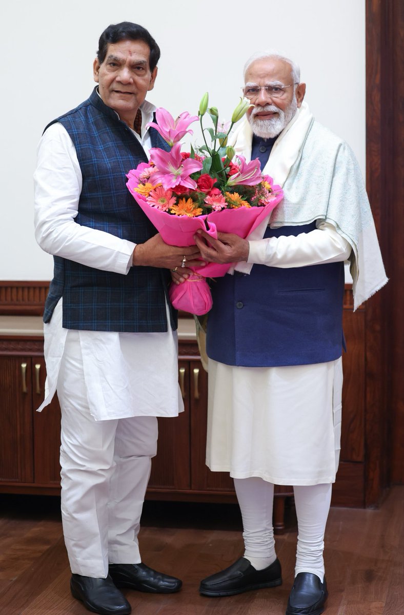 aksharmaBharat's tweet photo. हमारे अभिभावक, हमारे मार्गदर्शक, हमारे पूज्य और विश्व के विख्यात नेता तथा भारत के यशस्वी प्रधानमंत्री, परम आदरणीय श्री नरेंद्र मोदी जी से आज मिलकर उनका स्नेहिल आशीर्वाद लिया। 

माननीय जी को पुनः सादर नमन।

@narendramodi @myogiadityanath @NitinNabin @AmitShah @mppchaudhary @RSSorg @idharampalsingh