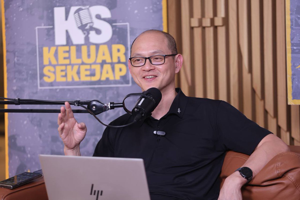 Setelah 186 episod Keluar Sekejap, inilah episod pertama tanpa K &amp; S — digantikan oleh <a href="/imokman/">Ong Kian Ming 🇲🇾</a> &amp; <a href="/Sinatra_Z/">Z (Kinda like X)</a>  Jom support dan tonton episod ini yang bakal bersiaran jam 4.00 petang ini!