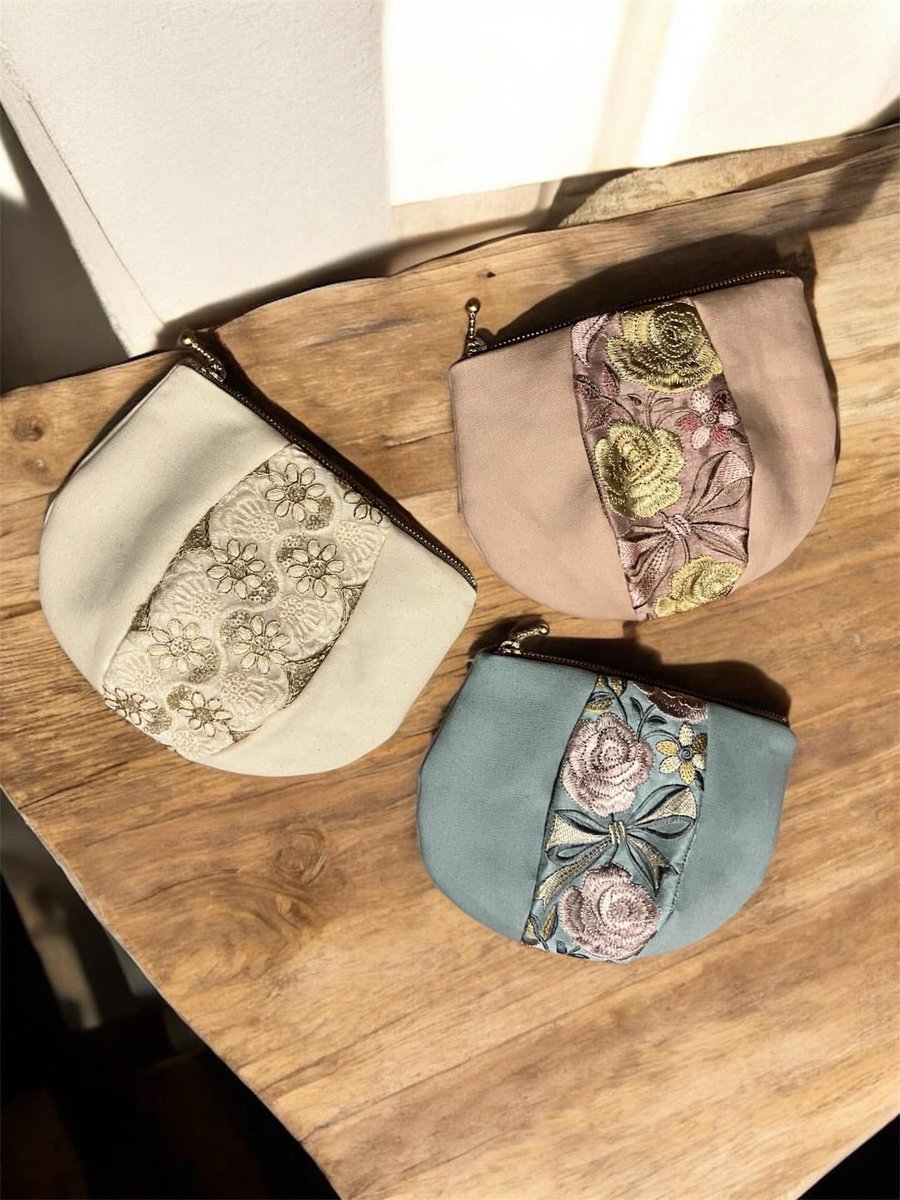 インド刺繍リボンのポーチとポシェット。 店頭で大人気です。