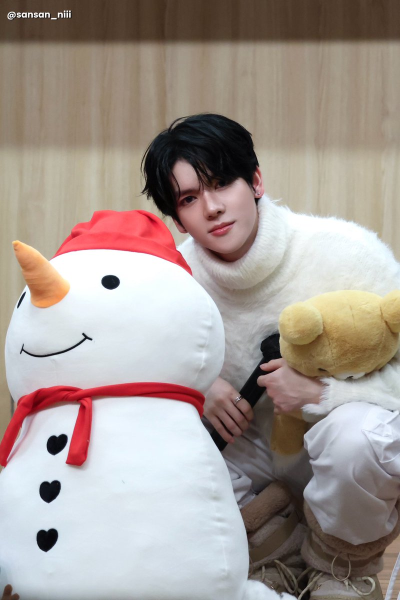 260201 AM

☃️
#YORCH #요치 #POW #파우