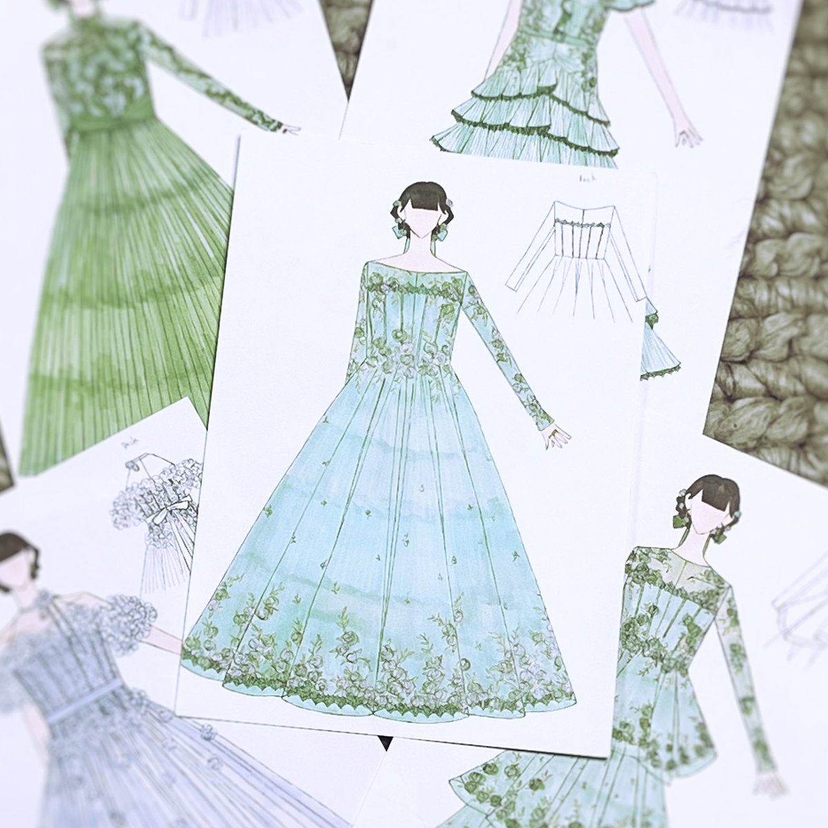 ↓1/29に行われた日向坂46 松田好花さんの卒業セレモニーにて、ドレスの製作を担当させていただきました。
お花の刺繍は、最初は「バラだと少しフェミニンになりすぎるかも」というお話もありましたが、クラシカルで、松田さんらしい可愛さを纏える一着になると思い、ご提案させていただきました💐