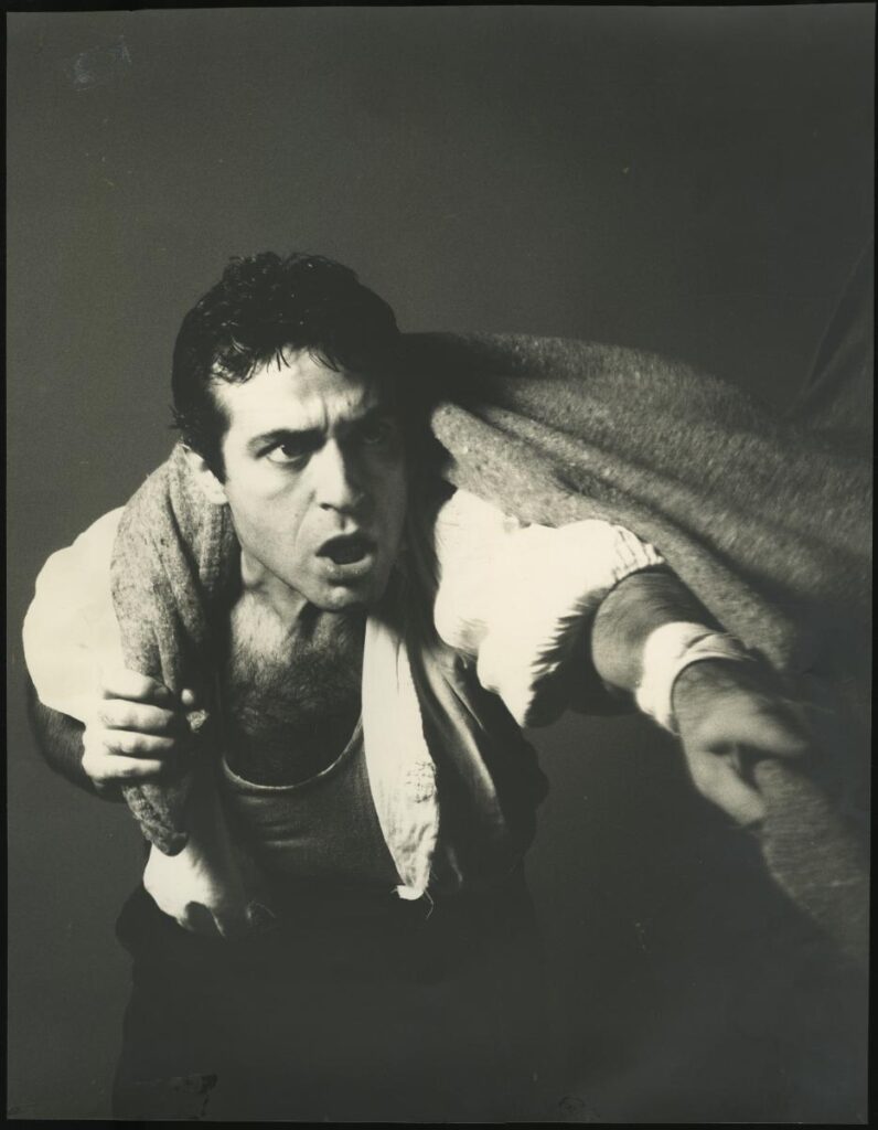 #taldiacomavui, el 1897, s'estrenà "Terra baixa" d'Àngel Guimerà, en català, al Teatre Principal d Tortosa, x la companyia d Teodor Bonaplata. És una obra molt popular i d les + representades. Traduïda a 14 idiomes diferents, ha esdevingut un clàssic dl repertori teatral català