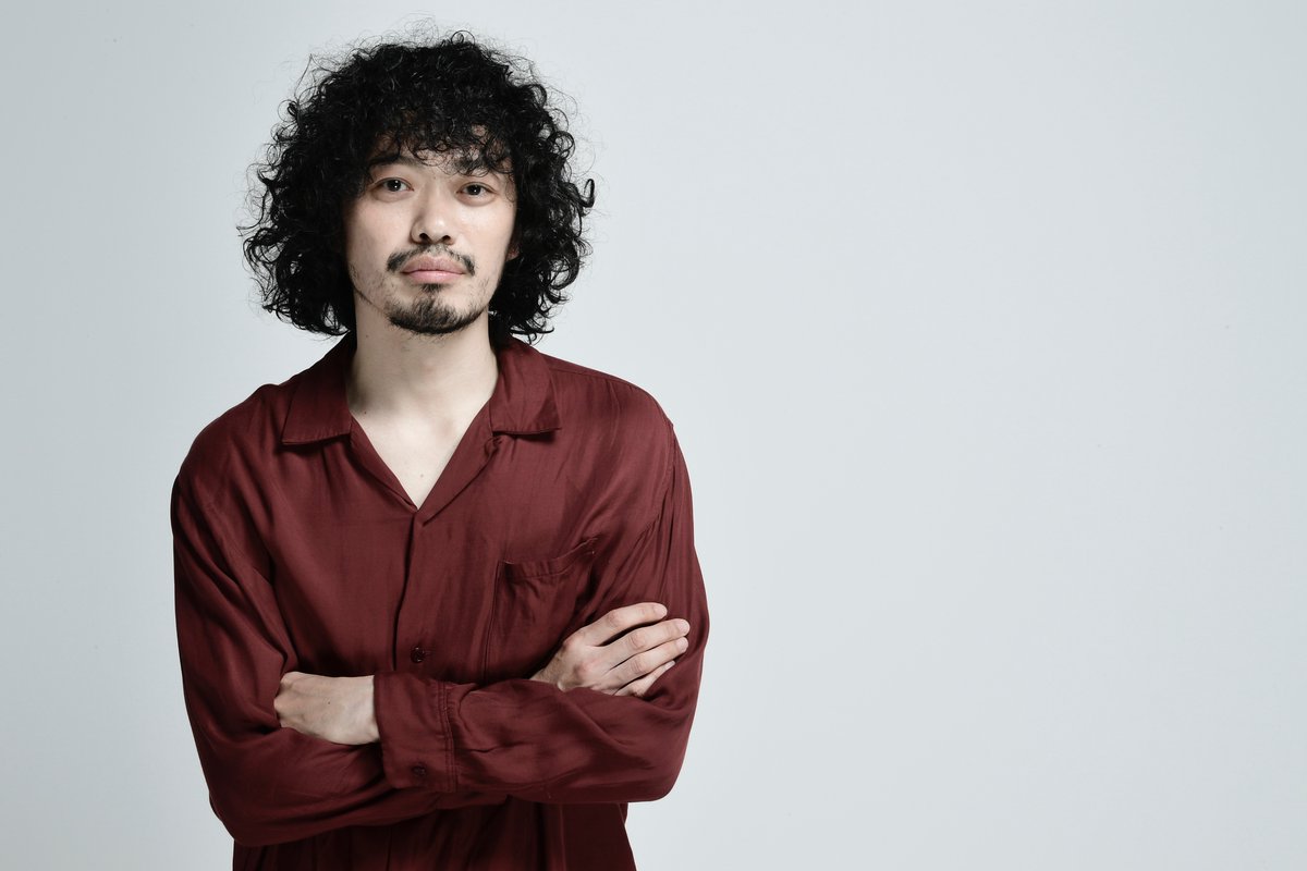 お知らせです！
#山﨑晶吾 俳優活動10周年記念「一人芝居」の上演が決定！
#丸尾丸一郎 が脚本・演出をつとめ、新作を書き下ろします！

「9階団地のスーパースター」でタッグを組んだ二人が、2026年に再び、新たなクリエイションに挑みます。

5月27日〜6月7日＠新宿シアターモリエール！です！