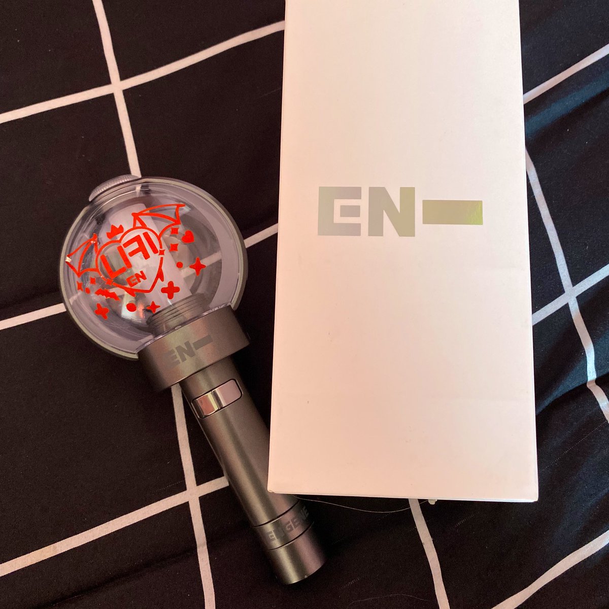 ꒰ wts / ready to ship ꒱ ♥️ ❕ 
       ื ื^_^❕พร้อมส่ง⛓️‍💥🤍
 แท่งไฟ enhypen light stick official 

⭐️ราคา 1,200฿ เลยคั้บ 
                       ค่าส่ง40฿✨
(ผ่อนได้ค่ะ)

#ตลาดนัดENHYPEN #ตลาดนัดเอนไฮเพน