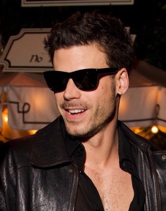 rubyintros's tweet image. hes just fucking gorgeous his whole life 😭