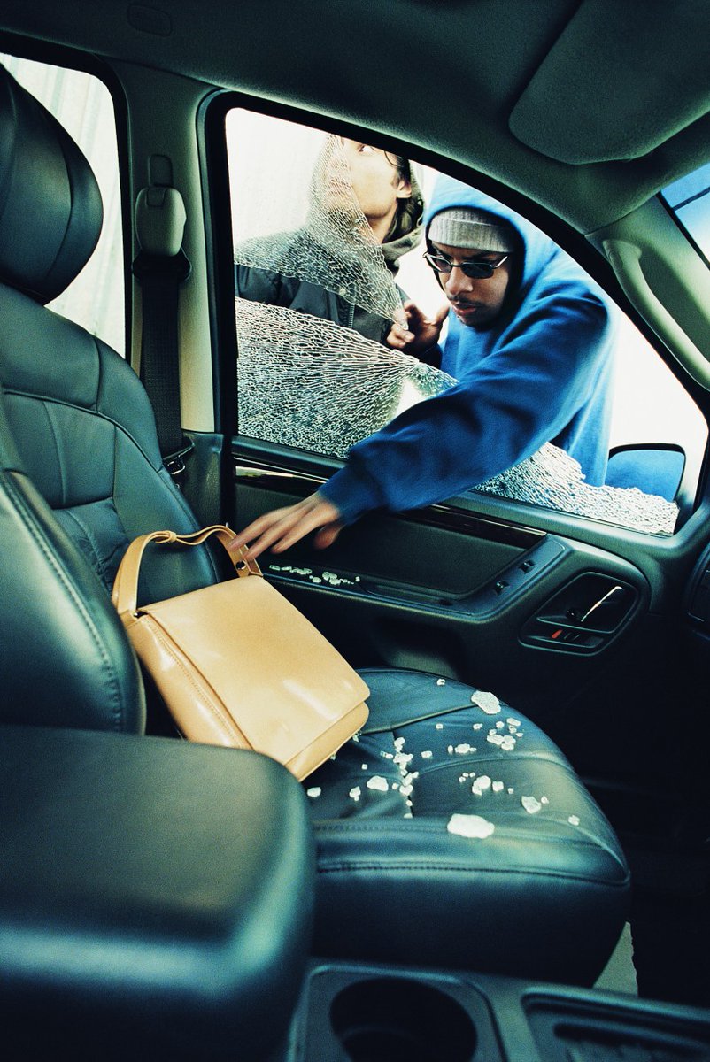 Theft from Motor Vehicle
On Friday 30th January between 3.30pm and 5.45pm, a vehicle was broken into from outside the Nuffield Health Gym on Essex Road EN2. The suspect smashed the window and took the victim’s blue badge from inside.