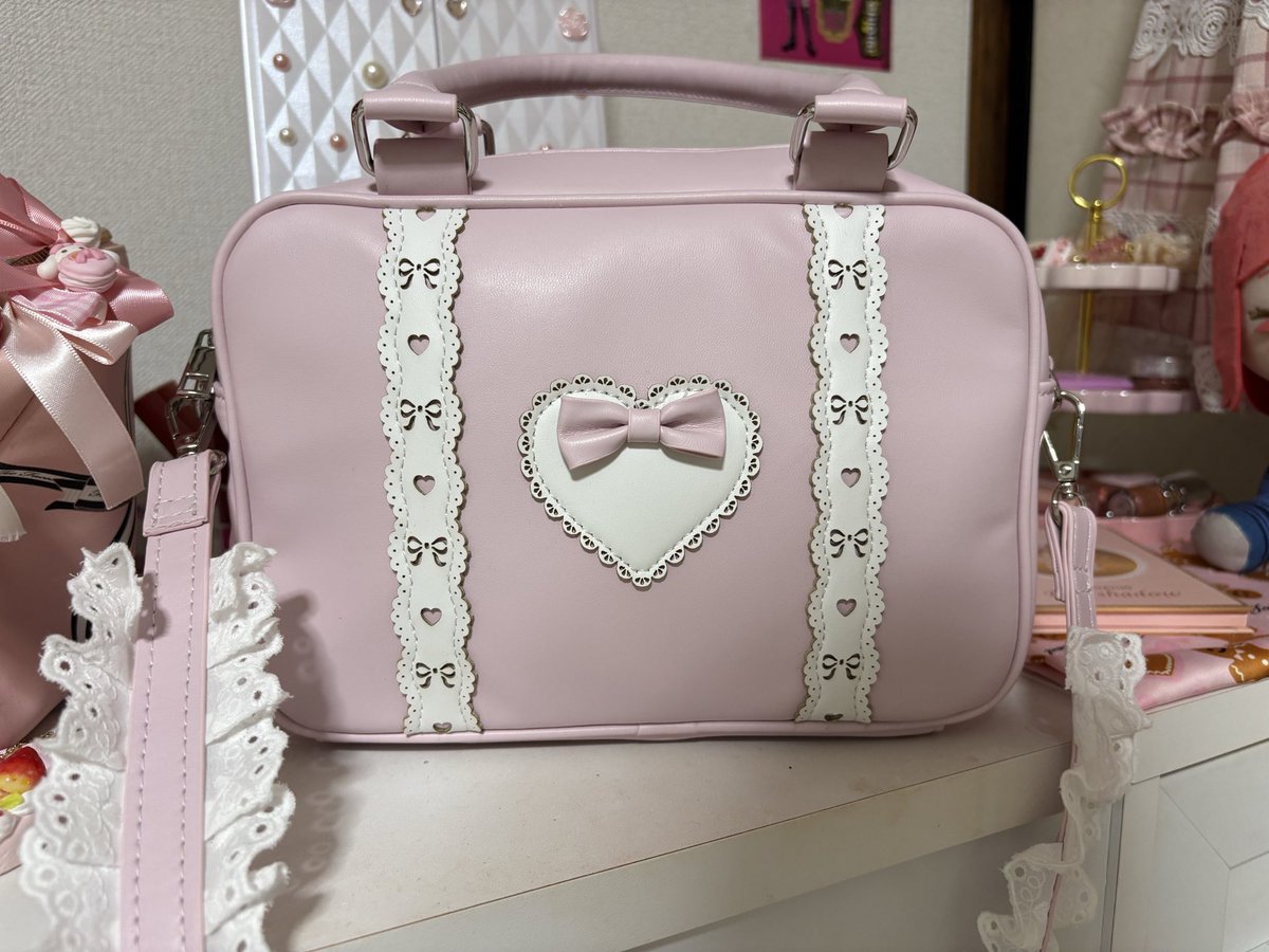 まゆろんさんとアベイルのコラボバッグ受け取って貰ってきた！✨💕🙏🏻
可愛すぎるし、荷物多い民でも充分に入って良きです✨✨✨