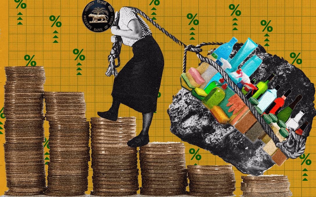 NorAlthumiri's tweet image. تضخم الدور الاجتماعي (Role Inflation Theory)

تفترض هذه النظرية ان كثيرا من التوتر النفسي والاجتماعي المعاصر لا ينتج عن ضعف الافراد، بل عن تضخم الادوار التي يتوقع من الفرد حملها في الوقت نفسه. 
فالمجتمع الحديث لا يكتفي بدور واحد متقن، إنما يطالب الانسان بان يكون 
ناجحا مهنيا…