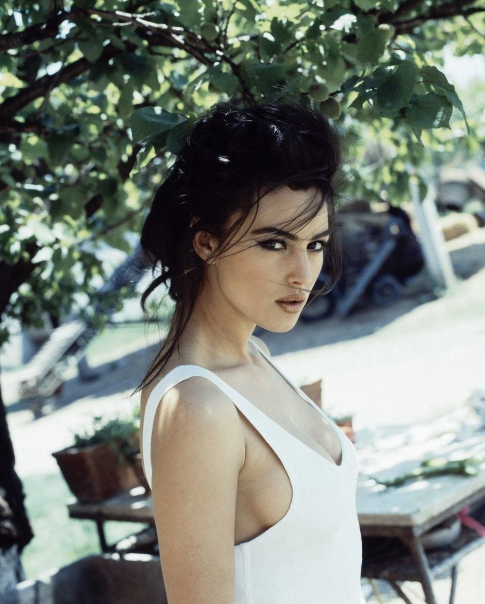 xdailyactress's tweet image. Monica Bellucci, 1991.