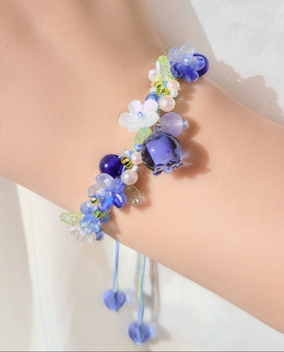 maakhat_810's tweet image. 귀국 기념으로 스토어에 깜짝 오픈을 조금 풀어두었습니다 ^_^/// 

과일 매듭팔찌, 월광, 수국반지만 풀어두었어요.
오픈공지까지 올려두기엔 너무 소량이라 깜짝으로 풀어둡니다!
더불어 10% 쿠폰도 발행중이니 받아가세요!

2월 중순에 더 많은 수량으로 찾아뵐게요~~❤️
mkt.shopping.naver.com/link/685acb3cf…