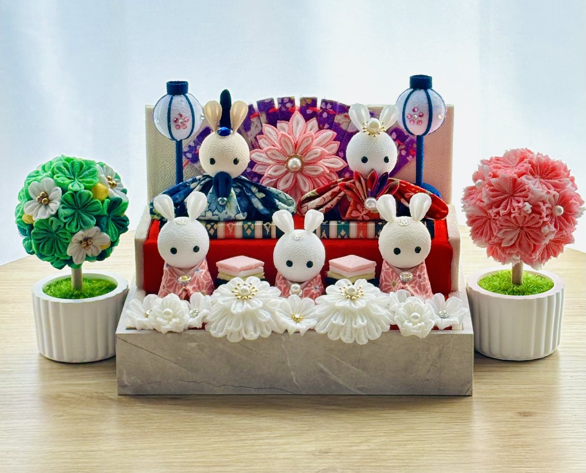 うさぎのひな祭り＊つまみ細工 つまみ細工のうさぎ雛、五人飾りできました🌸 一点ものです。 minneに