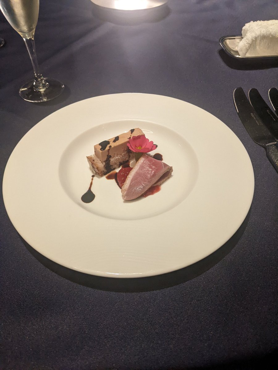 Aw3GoY2SCklBEaB's tweet photo. 久しぶりにいい感じの所で食事したな😊
#アサヒビール本社 https://t.co/6wdZzrIw8q