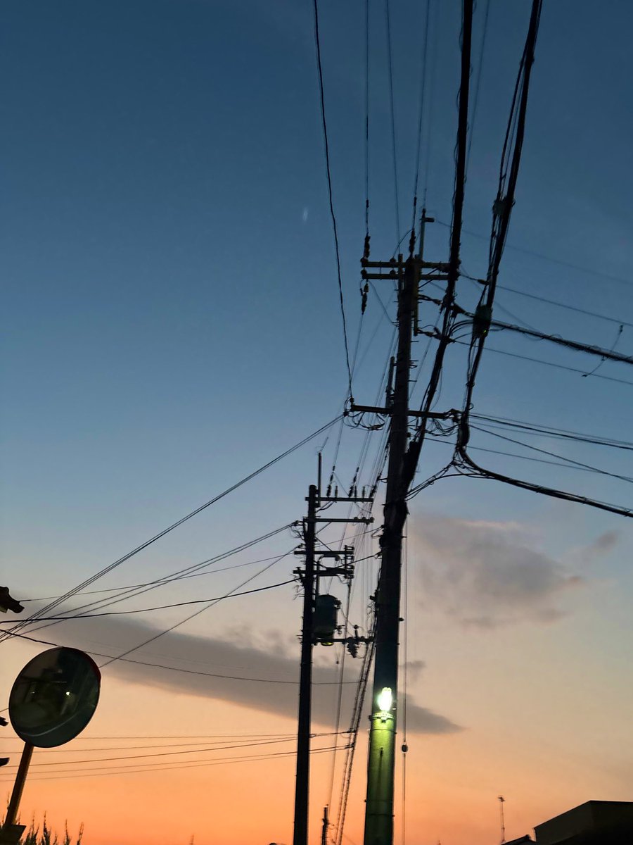 lim159cm's tweet photo. 窓際に座れてはっぴーな4限でした🍀 https://t.co/rHGdWCsBPA