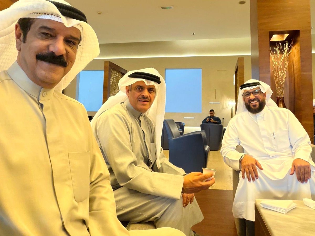 غالبا ما تأتي أجمل الأشياء بالصدفة
والقدر هو من وضعهم في طريقي …

لقاء جميل وحديث أروع غير مخطط له عابر يفوق أثرة الف الف لقاء مرتب له موعد 
مع
الشاعر حمد السعيد بوخالد
والشاعر بدر صفوق بويوسف
<a href="/Hamad_Alsaid/">حمد عبدالكريم السعيد</a> 
<a href="/badrsfouk/">بـدر صـفــوق</a> 
<a href="/millions_poet/">شاعر المليون</a>