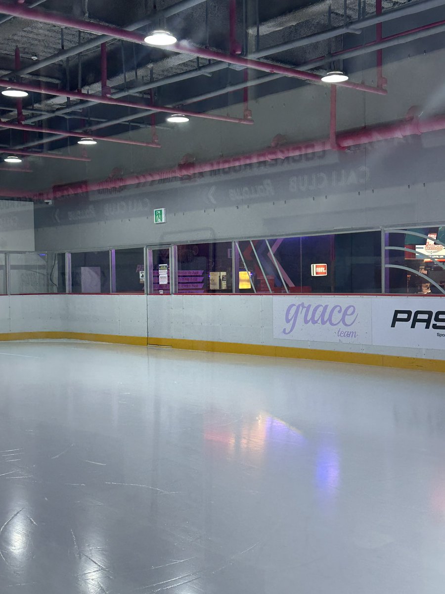 steady_note's tweet image. 오늘 여자 운동 동호회 팀원들이랑 아이스하키 원데이클래스 다녀왔습니다 
후기는 내일 아침에 끓여오겠습니다!