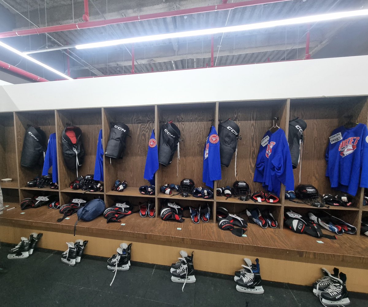 steady_note's tweet image. 오늘 여자 운동 동호회 팀원들이랑 아이스하키 원데이클래스 다녀왔습니다 
후기는 내일 아침에 끓여오겠습니다!