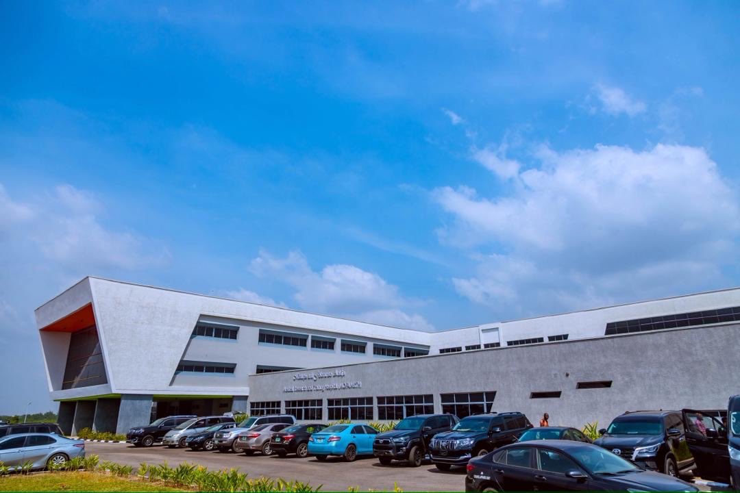 Alkaneseries's tweet image. Meanwhile $25m dollars Hospital/Research facility in Nigeria!