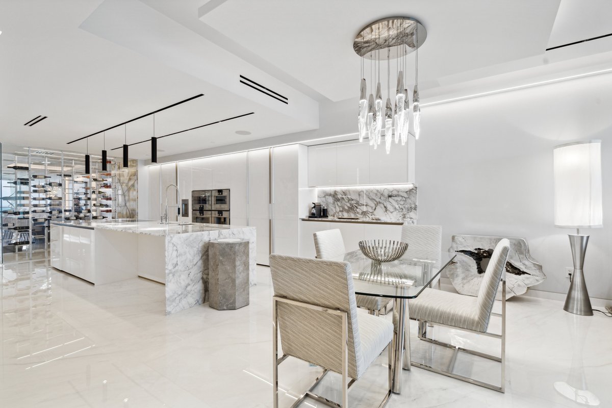 Lifestyle_PG's tweet photo. ELEVATED BY DESIGN
Upscale, modern luxury crafted to be felt, not explained.
#LPG #lifestyleproductiongroup #modernluxury #designforward #luxuryhomes https://t.co/REwy75Ya7E