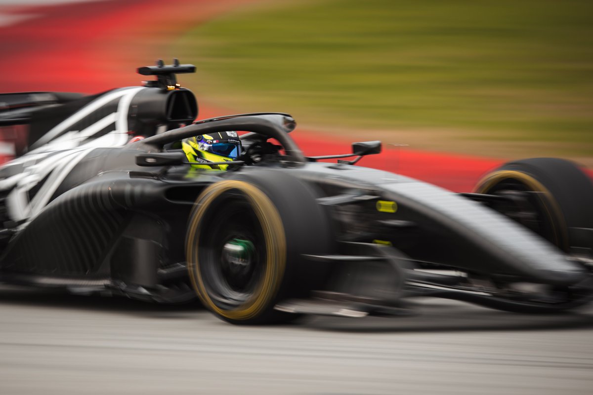 "Aún es pronto. Veremos en <a href="/BAH_Int_Circuit/">Bahrain Int. Circuit</a> . Pero <a href="/MercedesAMGF1/">Mercedes-AMG PETRONAS F1 Team</a>  asusta, por lo menos eso parece"
Una frase que viene de los que trabajan en el pit lane. Es un resumen real de la preparación de los equipos en <a href="/Circuitcat_eng/">Circuit de Barcelona-Catalunya</a> <a href="/Circuitcat_es/">Circuit de Barcelona-Catalunya</a>