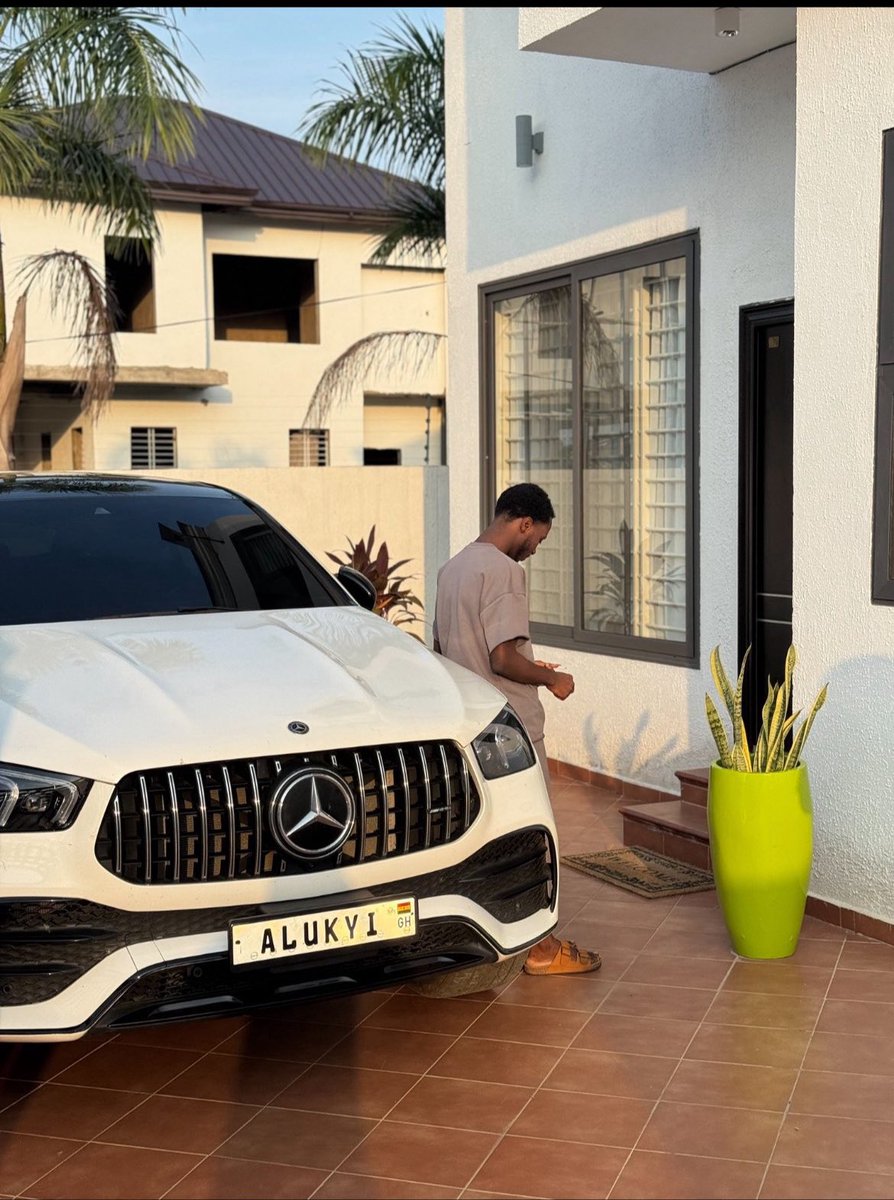 66_sixxxxx's tweet image. Not only the Rolls Royce has been seized. 
The GLE has also been seized until he is done paying the $1m debt. Thanks