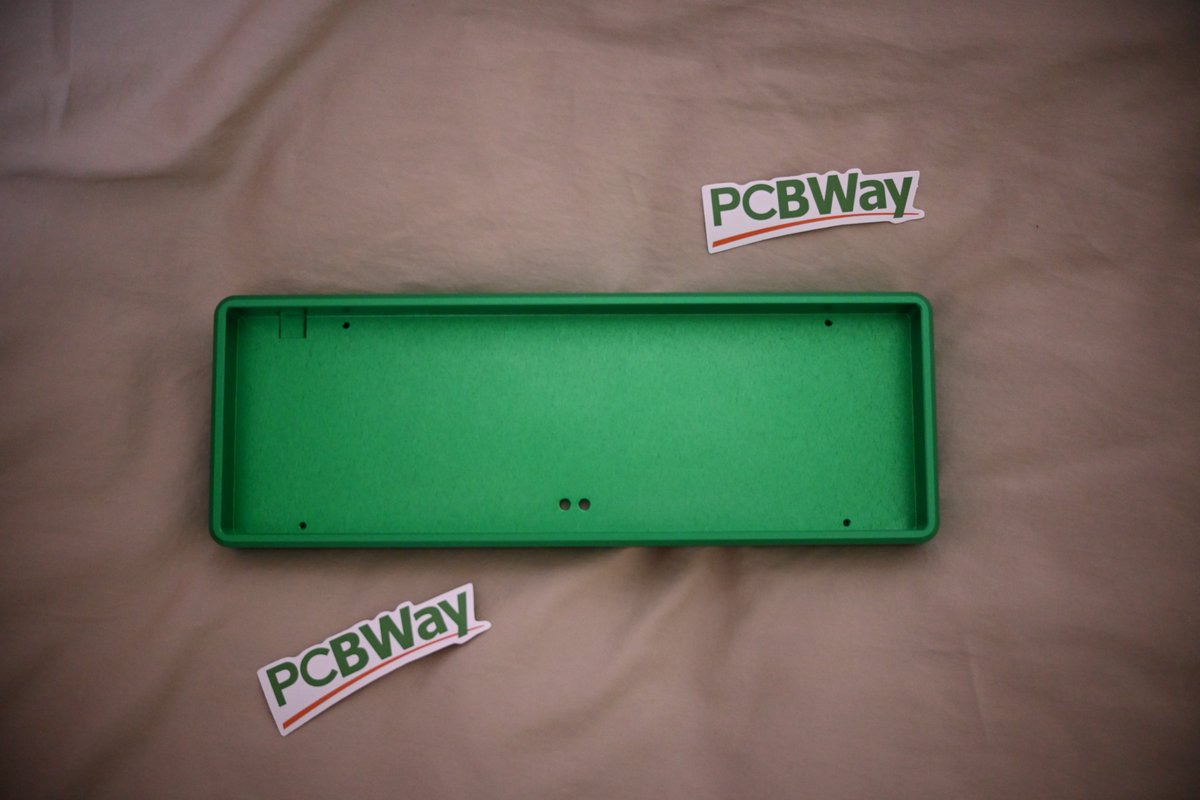 gohanda_kbd's tweet photo. 今回もPCBWayさんに提供していただきました。
Chai45HEのアルミケースです！！！

緑！どんな色かなと思って注文だけどかっこいい！
これで初の自磁キも金属ケースにできます。
Thank you!!!
@PCBWayOfficial @PCBWaySerene https://t.co/9s9IHQlTv9