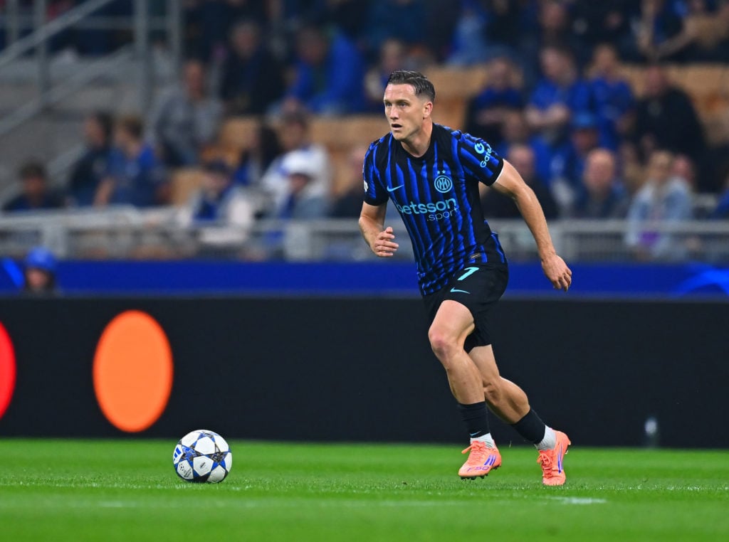 Performa apik Inter sebagai unit dipengaruhi penampilan individu oke para gacoannya. Satu yang paling menarik atensi adalah Piotr Zielinski.

Bersama Simone Inzaghi, kilaunya remang. Namun di tangan Cristian Chivu, Zielinski benderang. Dia menghidupkan lini tengah Il Biscione.