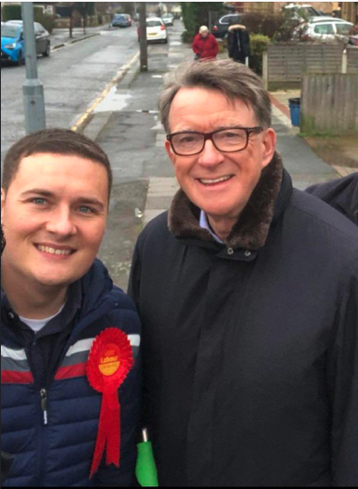 ToonDazza's tweet photo. Oh dear - this photo will haunt him for the rest of His life.
Imagine being photographed with @wesstreeting ..... https://t.co/p5785V9Gkl