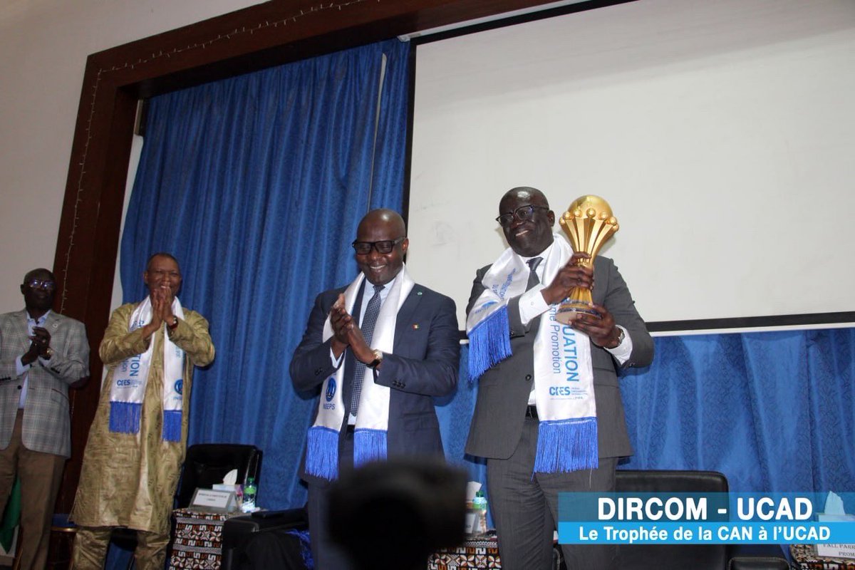 Prabkandji's tweet image. J’adresse mes remerciements au Président de @Fsfofficielle , M. @afallofficiel pour l’honneur fait à l’UCAD à travers la présentation du trophée de la #CAN.

Cette coupe, remportée avec endurance, courage et abnégation, est un symbole de fierté collective et une véritable source…