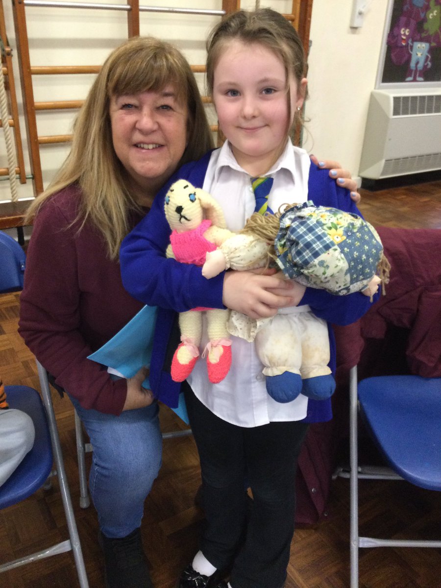 LMace354645's tweet photo. @SwingatePrimary Thank you to all the grandparents who came in for our grandparent afternoon. We loved seeing all of the wonderful toys, photos and memories being shared. 🧸 🪀 ♟ https://t.co/732uKDsuyN