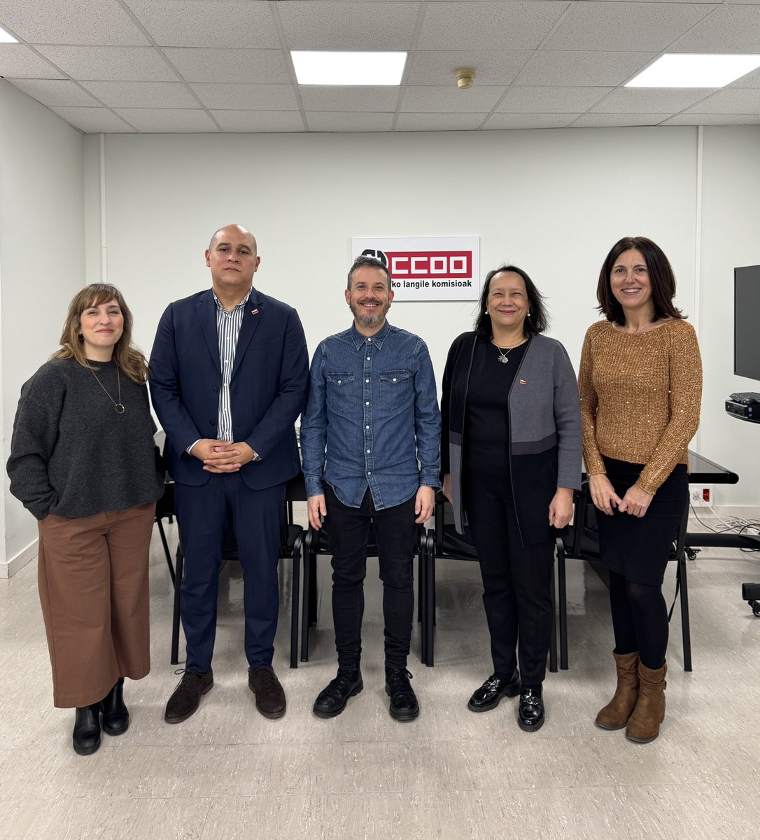 CCOOeuskadi's tweet image. Hoy hemos mantenido un encuentro con una delegación del consulado de Venezuela en la que hemos compartido el análisis y las propuestas para articular una respuesta lo más amplia posible ante la vulneración del derecho internacional.