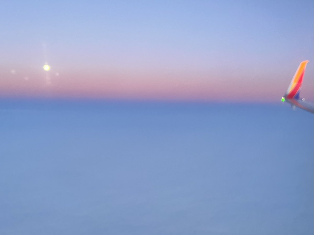 EHalfman's tweet photo. Good morning @SouthwestAir 🌕#moonset https://t.co/7SdKj5qrfE