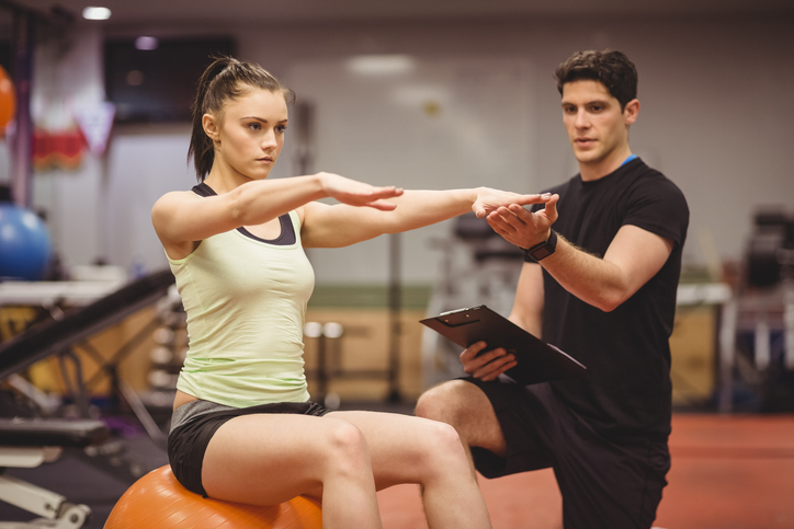 Entrenar en casa es posible, efectivo y sostenible 🏠💪
Pequeños hábitos diarios + constancia + apoyo profesional = salud y bienestar sin salir de casa.
El movimiento también empieza en tu salón.
👉cosasdesalud.es/la-actividad-f… #ejerciciofisico #ejercicio