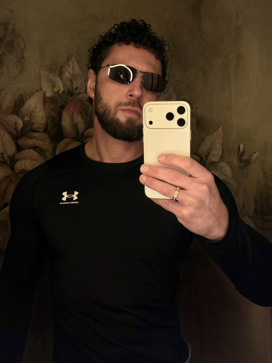 Halfbrow_prince tweet media