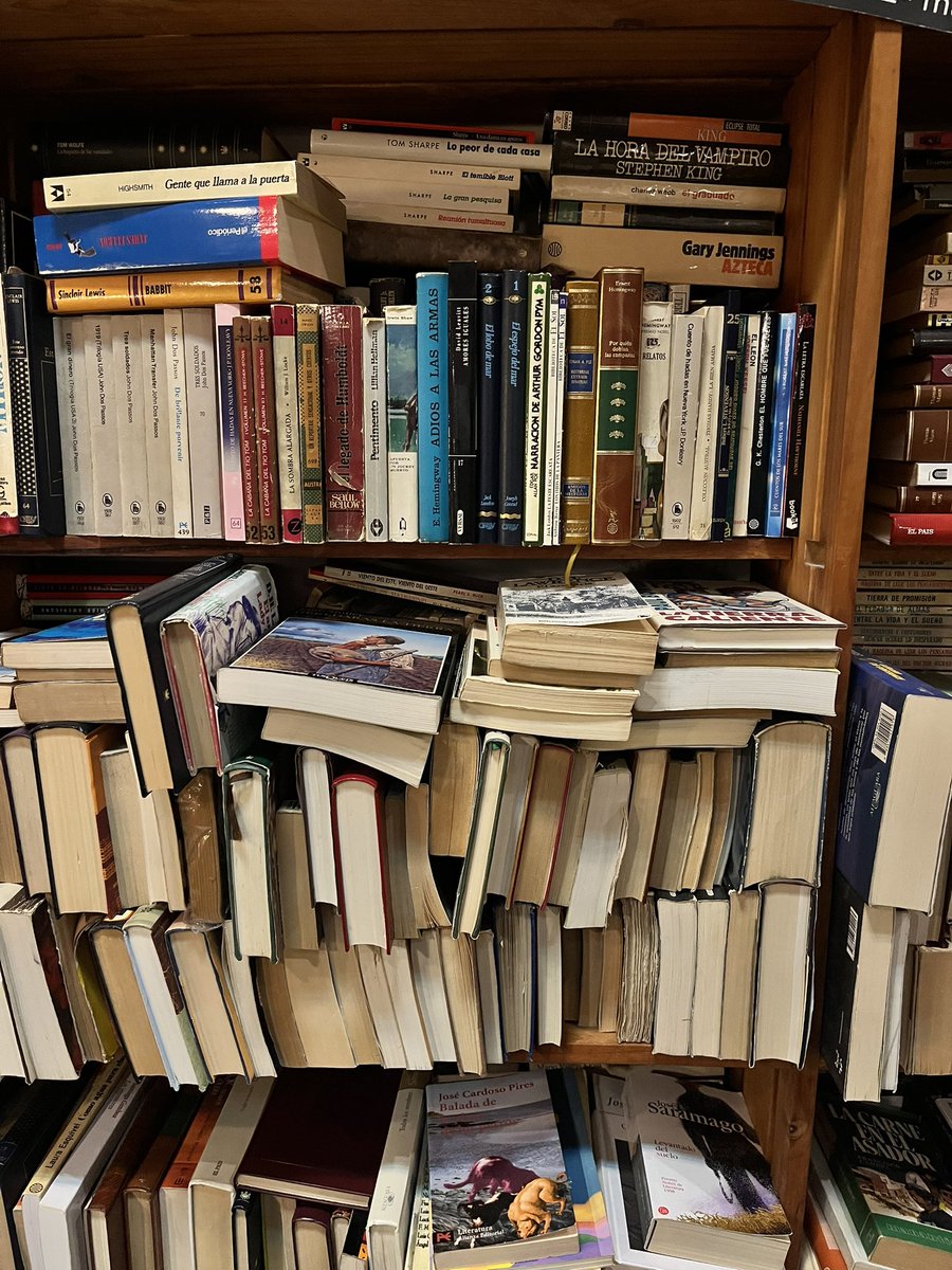 faareeha_'s tweet photo. Librería Barkakai, Granada. https://t.co/nt42TbWxYl