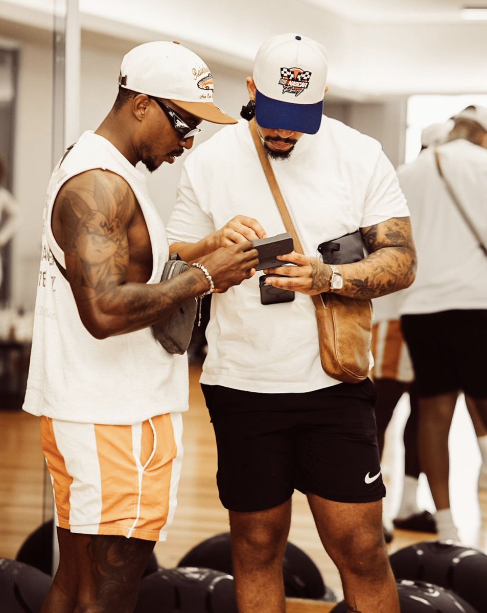 Chilling with the guys 💪🏾❤️