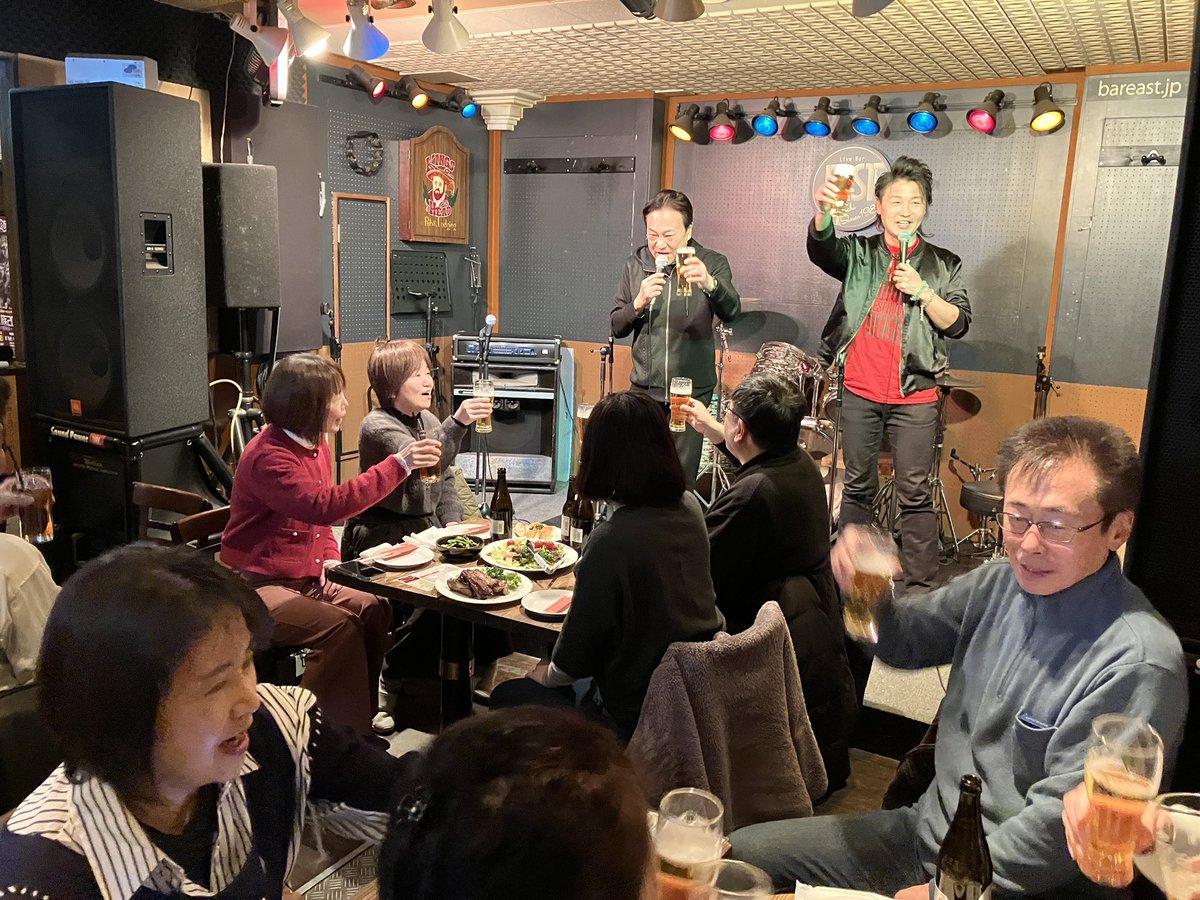makozuba's tweet photo. 第461回マコ酒RUN
気が付けば早速乾杯です。
#makozuba #CBCラジオ #cbc1053 #四日市 #BAREAST https://t.co/mRVZ5cOeJn
