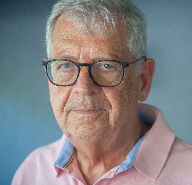 Este es Rubinstein, viceministro de Sergio Massa,después de haber destruido la economía y llevarnos casi a una hiper ahora da clases de lo que hay que hacer. El mismo que decía que eras idiota si eras kirchnerista y fue parte del peor gobierno ee la historia.