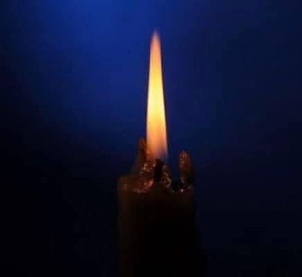 Już kiedyś tą historią się podzieliłem. Jednak 2-go lutego każdego roku szczególnie pojawia się w mojej pamięci. 
Gromnica przypomina mi zawsze jedno wydarzenie z początków mojego kapłaństwa, a więc sprzed kilku lat. W dniu święta Ofiarowania Pańskiego tradycyjnie poświęciłem