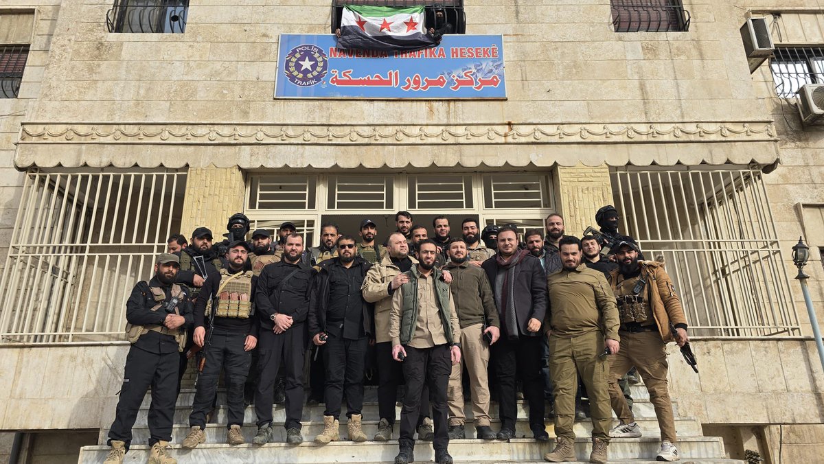 مع الأسف.. لست في الحسكة لأذيع خبر تحريرها وبسط الدولة السورية سيطرتها عليها كما وعدت أهلها

لكن من أرض الحرمين أقول لكم .. أرتال الأمن الداخلي تدخل مدينة الحسكة.. الحسكة صديق ولله الحمد