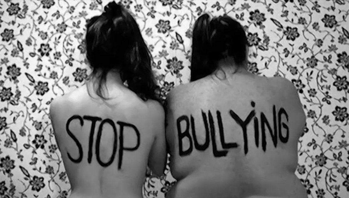 tomasdowncero's tweet image. Dicen "Stop al Bullying" pero escriben
"Bullying" en la gorda porque si no no
cabe