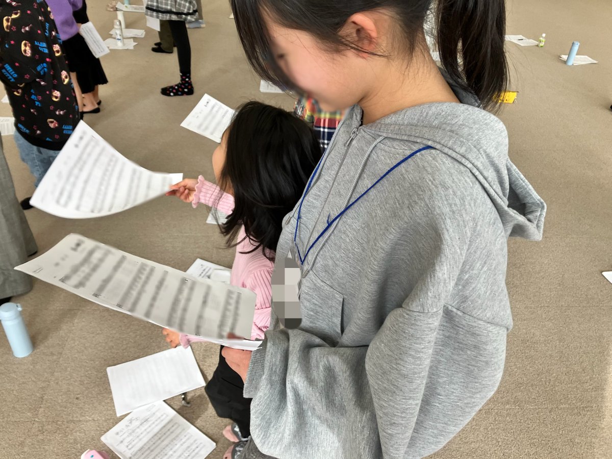 CORO_Junior's tweet photo. ただいまコロは、3月28日(土)の定期演奏会に向けて練習に取り組んでおります💪✨
キッズもジュニアも、むずかしい曲に苦戦しながらも頑張って歌っているのでぜひ！応援よろしくお願いします！！ https://t.co/3gPL1FXsmp