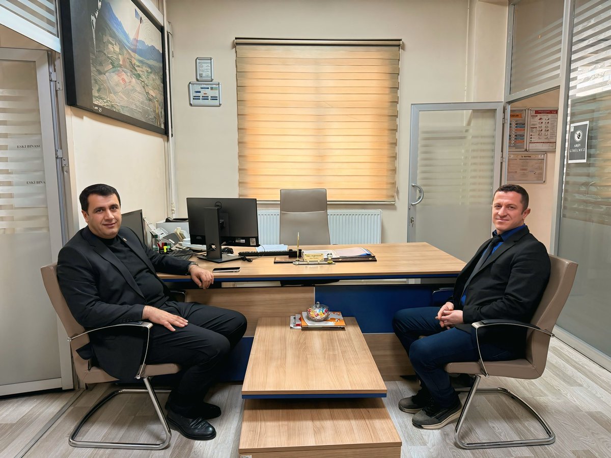 Belediye Başkanımız Sn. Fahri ŞAKAR, ilçemiz Tapu Müdürü Sn. Oğuz DEĞİRMENCİ’yi makamında ziyaret etti.
Samimi bir ortamda gerçekleşen ziyarette hoş bir sohbet gerçekleştirildi.
<a href="/sakar_fahri/">FAHRİ ŞAKAR</a>