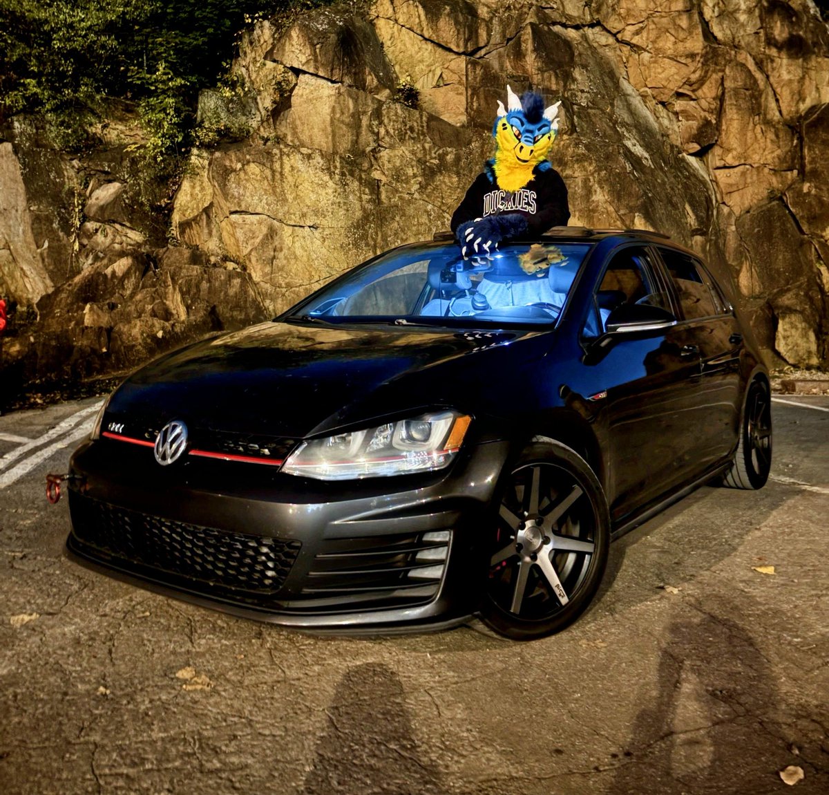 LukitoOwl's tweet photo. City derg city derg city derg city derg 🌆🚗🐲 https://t.co/gQMnXVNUch