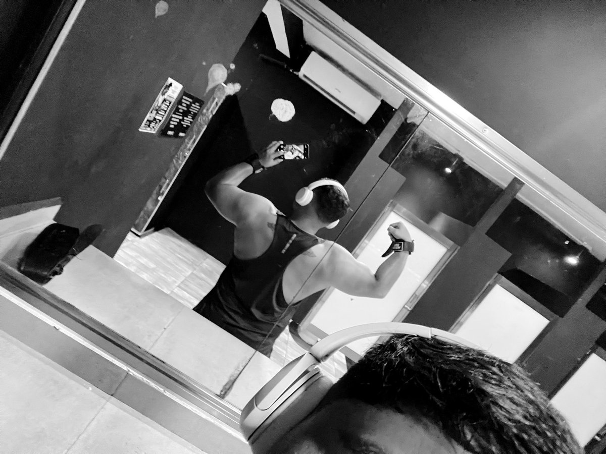 Lunes de oficina…! 
Alguna pareja o linda hotwife?