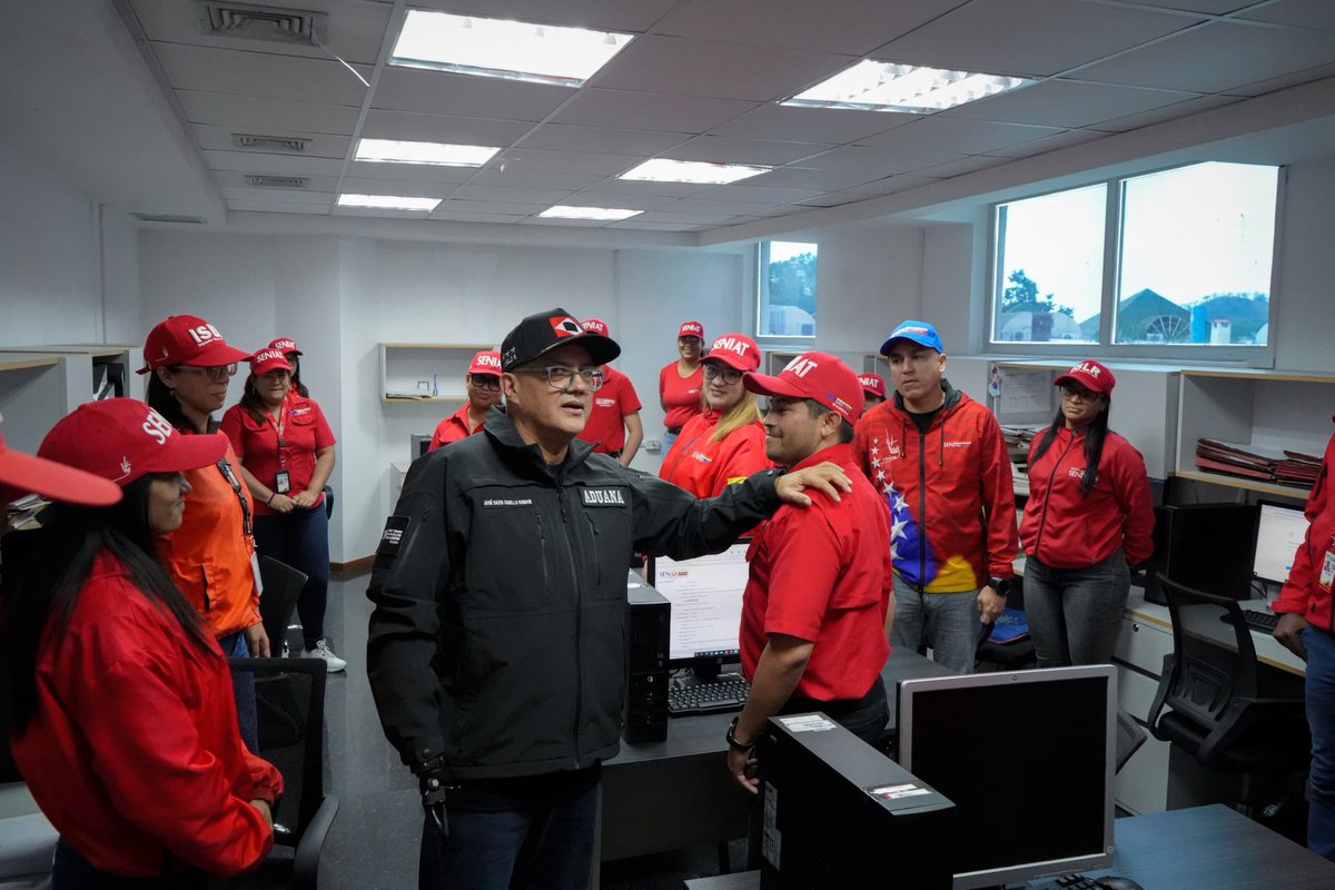 Febrero comienza con trabajo y compromiso 🇻🇪♥️

Feliz inicio de semana compatriotas. Nosotros por aquí seguimos avanzando con el Plan de las 7 Grandes Transformaciones, junto a la clase trabajadora del Seniat, es así como construimos un futuro de bienestar para todo el pueblo.