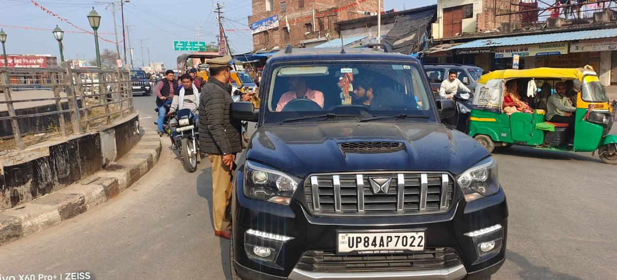bstvlive's tweet photo. मैनपुरी : यातायात पुलिस ने चलाया वाहन चेकिंग अभियान

➡ एसपी के निर्देश में चलाया गया चेकिंग अभियान
➡ अभियान में 102 वाहनों का किया गया चालान
➡ 102 वाहनों पर 1.80 लाख रुपए जुर्माना किया
➡ शहर के विभिन्न स्थानों पर की चेकिंग कार्रवाई

#Mainpuri #TrafficCheck #VehicleFine @mainpuripolice